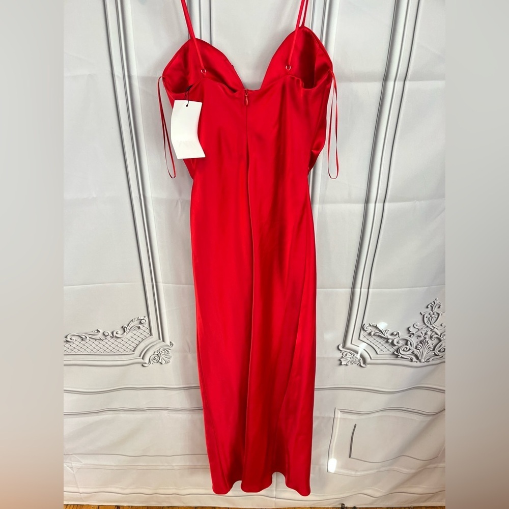 VIRAL NEW ! ZARA SATIN SWEETHEART DRESS
🚨FIRM PRICE NO DISCOUNT ON THIS DRESS - Picture 8 of 15